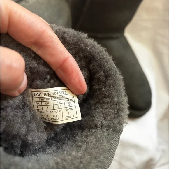 UGG Classic Short - Picture 7 of 8